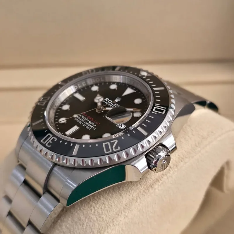 Thumb Sea-Dweller Stainless Steel / Black