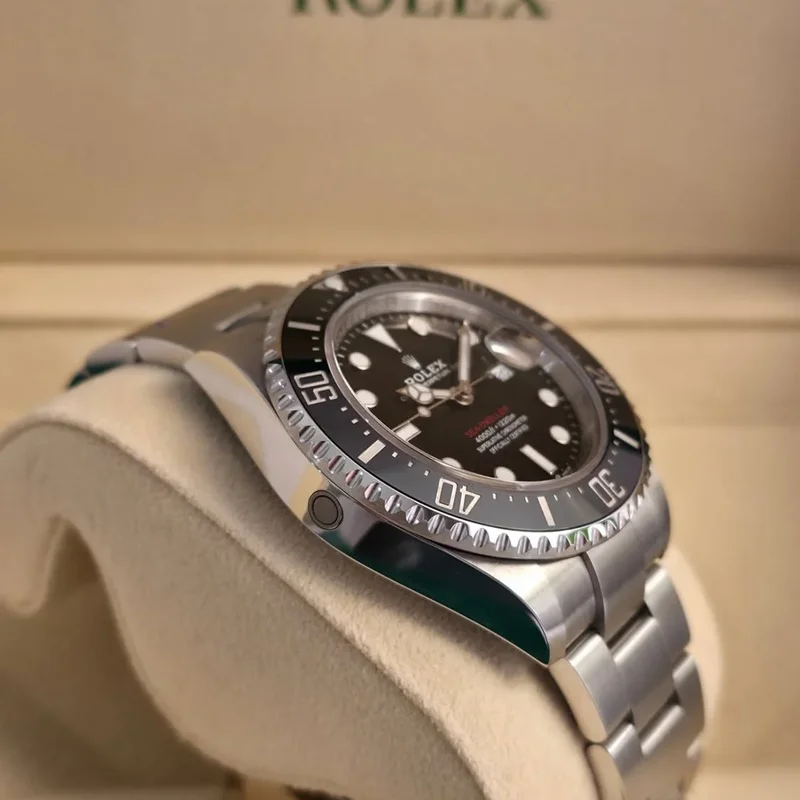 Thumb Sea-Dweller Stainless Steel / Black