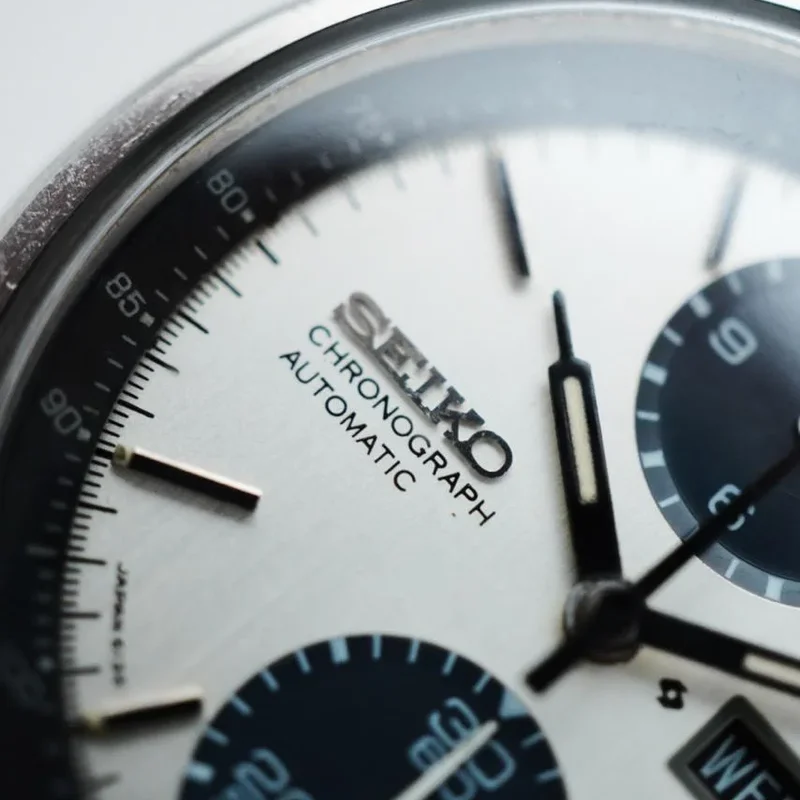 Thumb Seiko Chronograph Automatic