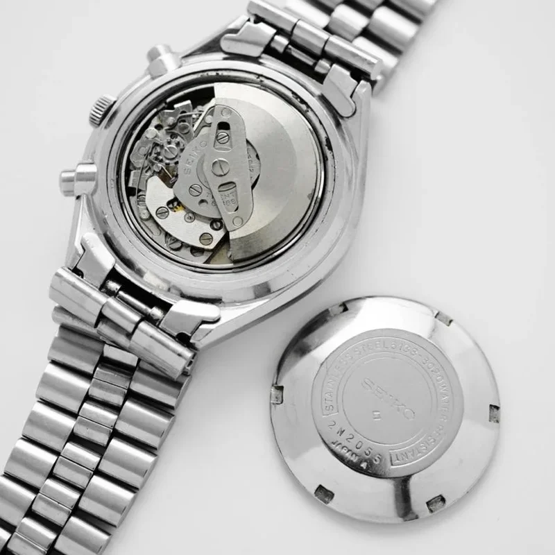 Thumb Seiko Chronograph Automatic
