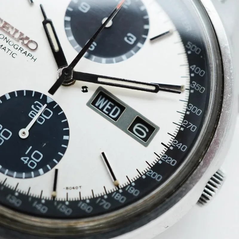 Thumb Seiko Chronograph Automatic