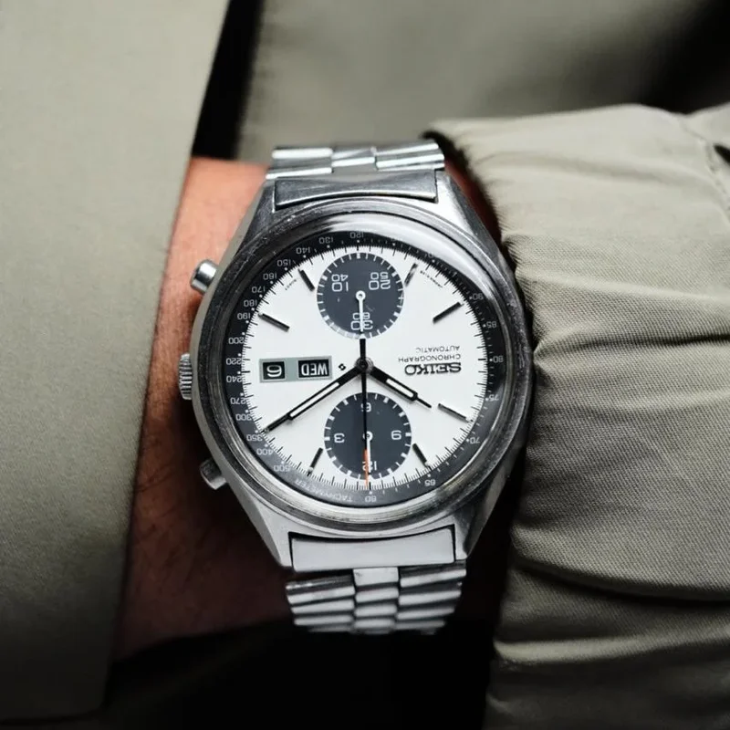 Thumb Seiko Chronograph Automatic