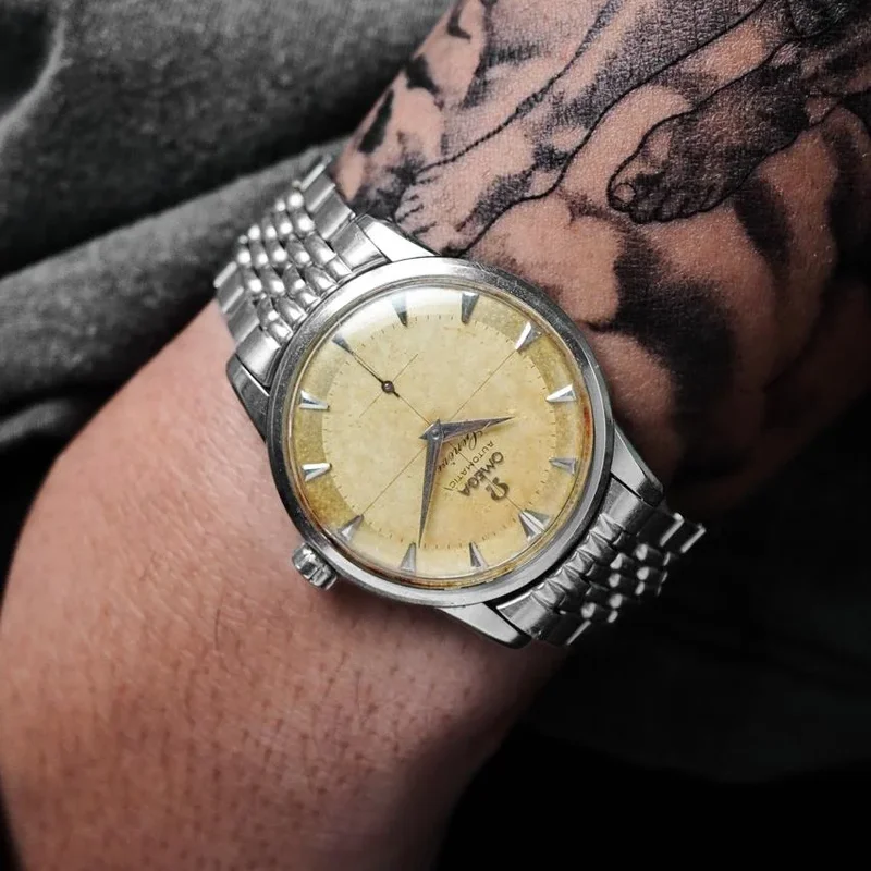 Thumb Omega Cursive Geneve Sub Second