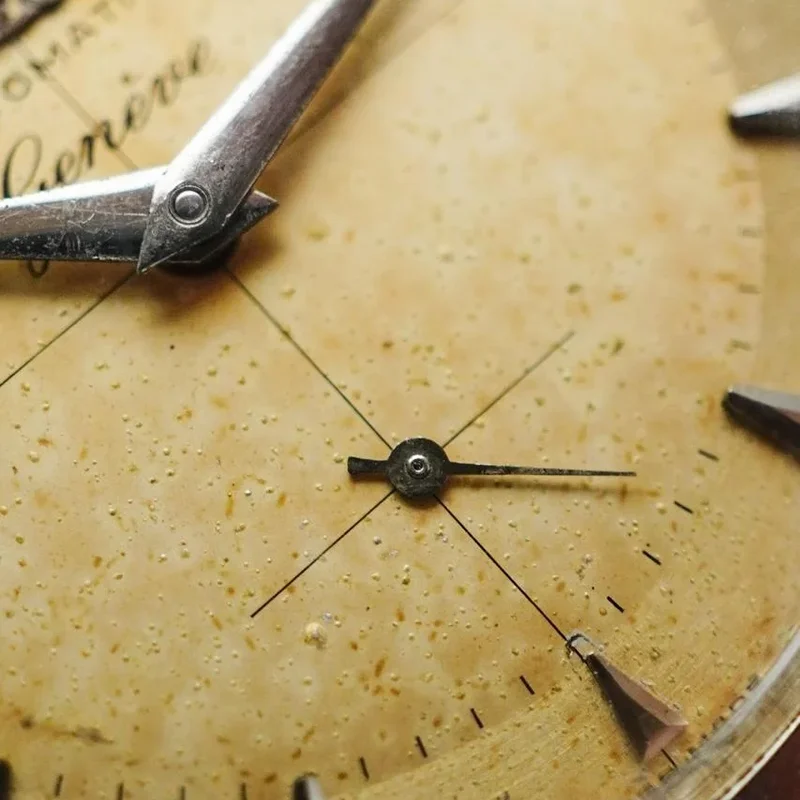 Thumb Omega Cursive Geneve Sub Second