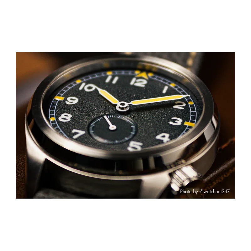 Thumb Vario 1945 D12 Raven Black Field Watch