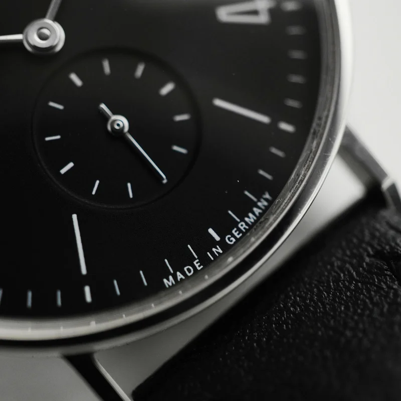 Thumb Nomos Tangente