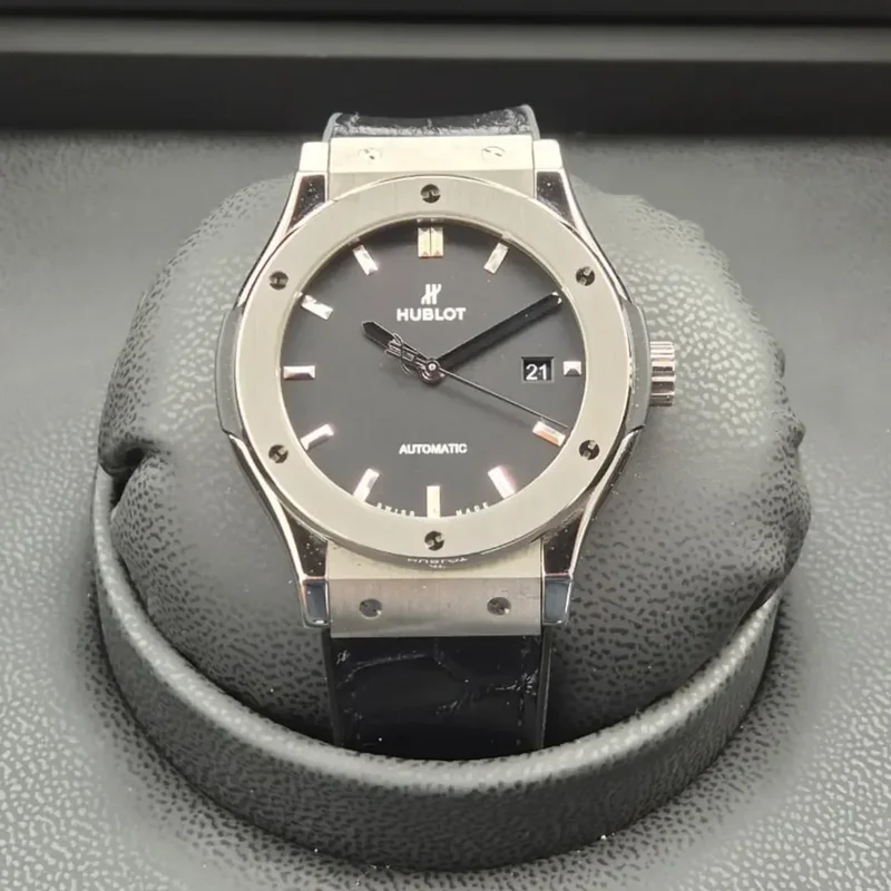 Classic Fusion 42 Titanium / Black / Rubber