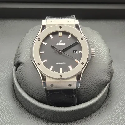 Classic Fusion 42 Titanium / Black / Rubber