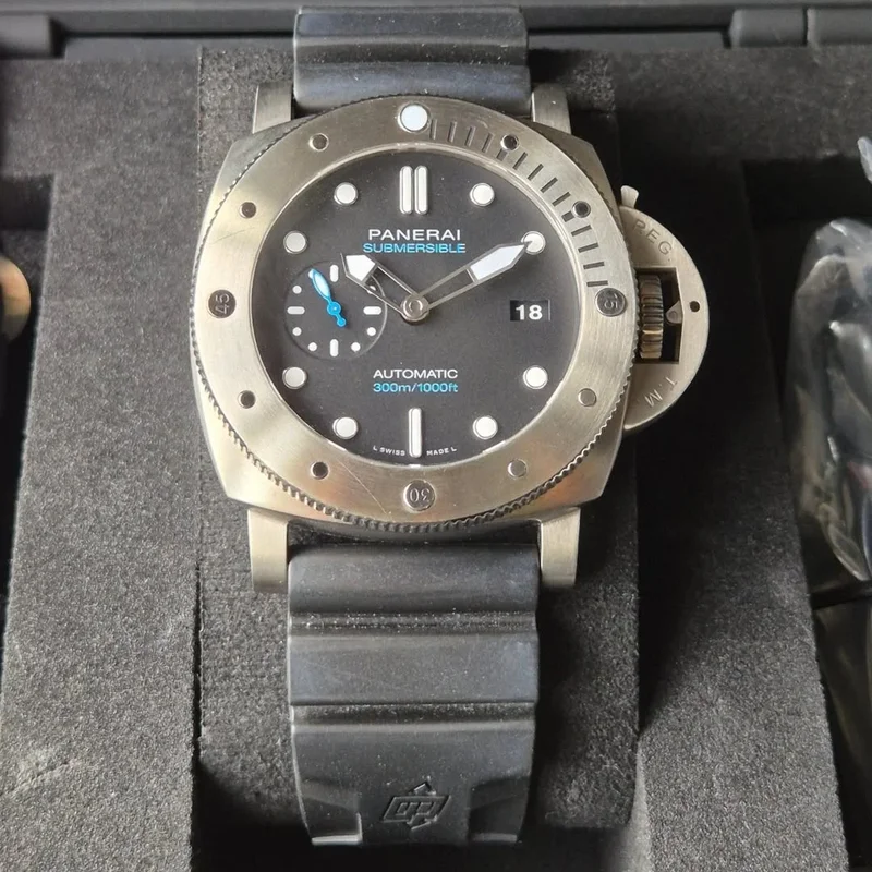 Luminor Submersible 47 3 Days Automatic Titanium / Black