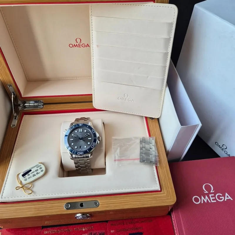 Thumb Seamaster Diver 300M Master Co-Axial 42 Stainless Steel / Grey / Bracelet