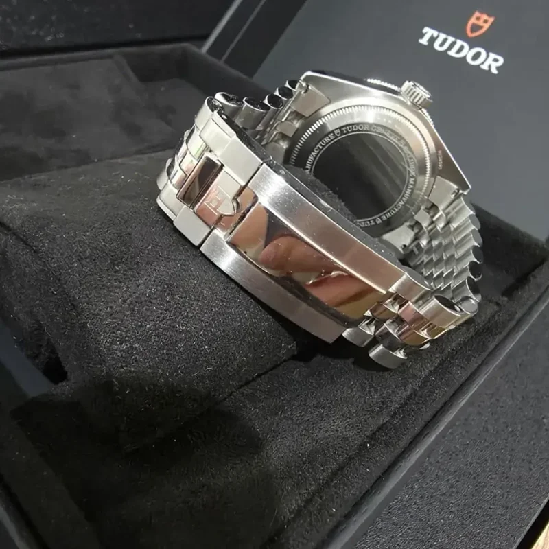 Thumb Black Bay Master Chronometer Stainless Steel - Burgundy / Black / Jubilee