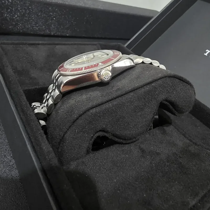 Thumb Black Bay Master Chronometer Stainless Steel - Burgundy / Black / Jubilee