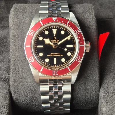 Black Bay Master Chronometer Stainless Steel - Burgundy / Black / Jubilee