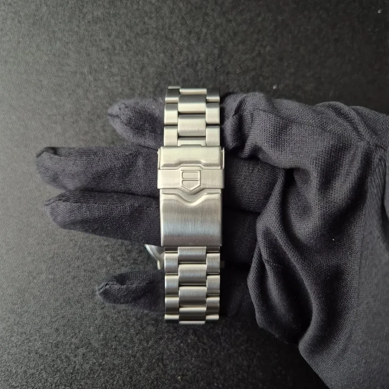 Thumb Formula 1 Big Date 42 Stainless Steel / Black / Bracelet