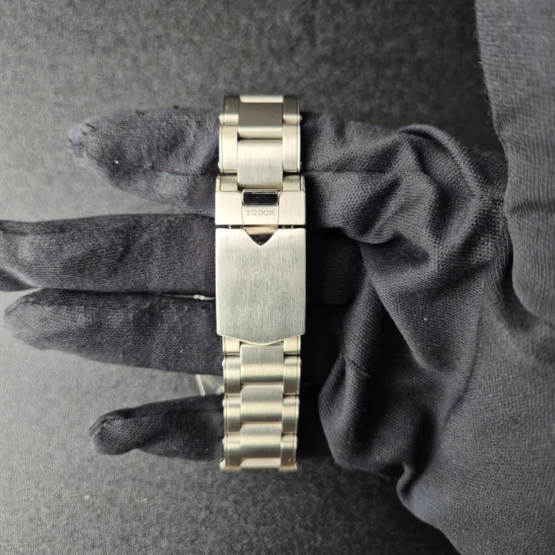 Thumb Black Bay Fifty-Eight Stainless Steel / Black / Strap