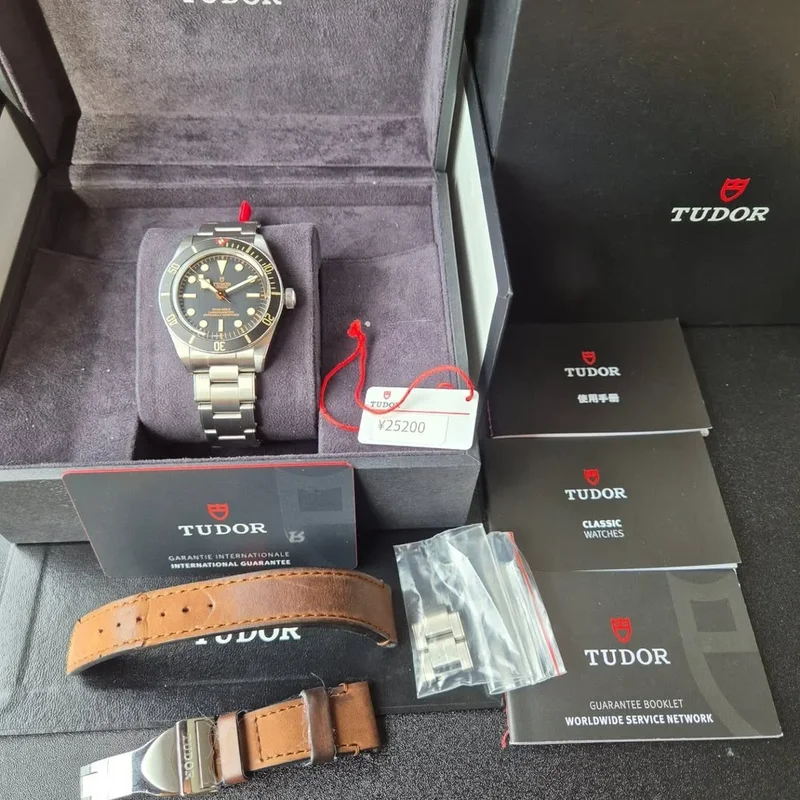 Thumb Black Bay Fifty-Eight Stainless Steel / Black / Strap