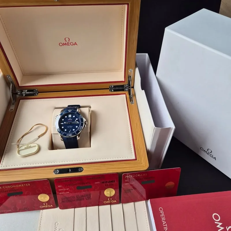 Thumb Seamaster Diver 300M Master Co-Axial 42 Stainless Steel / Blue  / Rubber