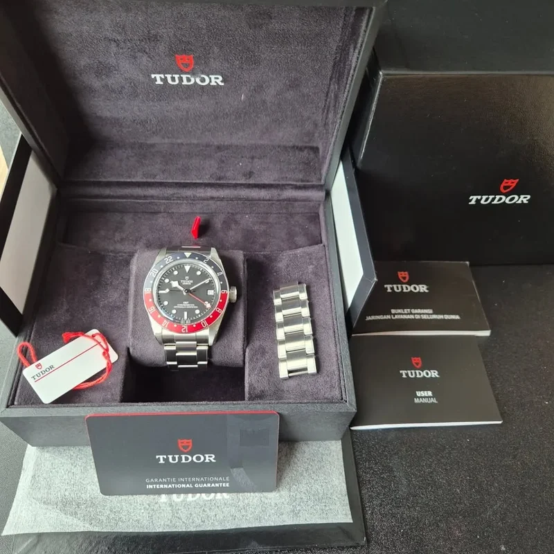 Thumb Black Bay GMT Stainless Steel / Black / Pepsi / Bracelet