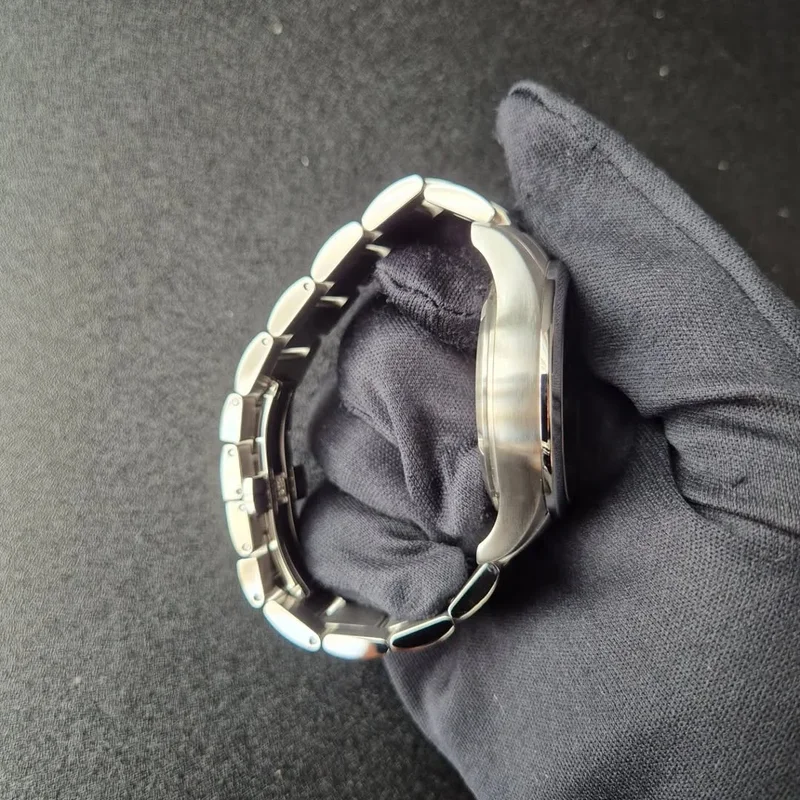 Thumb Conquest V.H.P. 43 Stainless Steel / Black / Bracelet