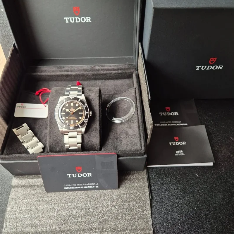 Thumb Black Bay Fifty-Four Stainless Steel / Black / Bracelet