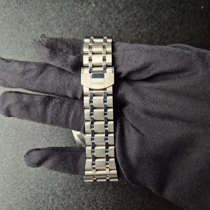 Thumb Master Collection Big Date Small Seconds