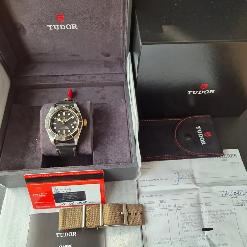 Thumb Heritage Black Bay Black S&G / Stainless Steel / Yellow Gold / Black / Strap