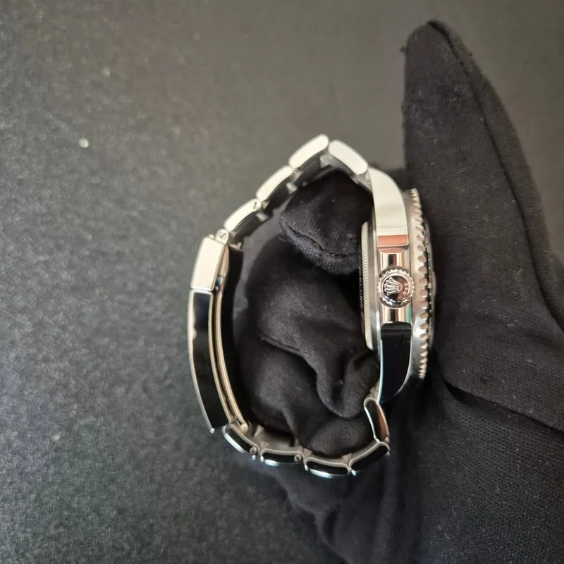 Thumb Sea-Dweller Stainless Steel / Black