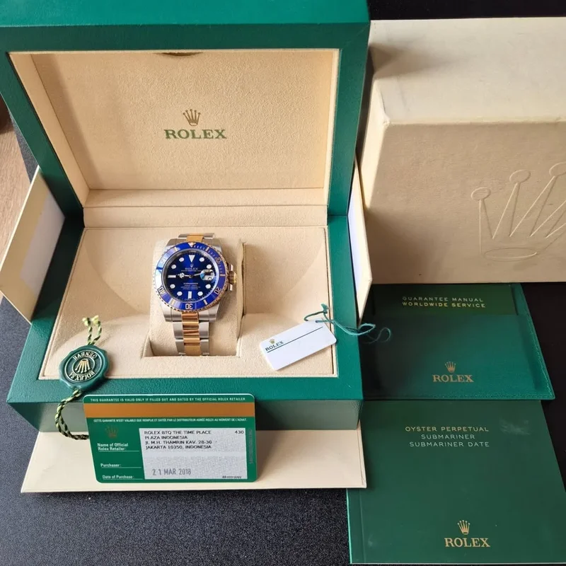 Thumb Submariner Date Rolesor / Blue / Cerachrom