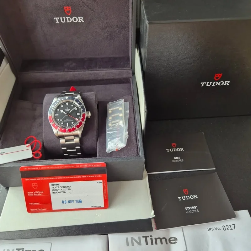 Thumb Black Bay GMT Stainless Steel / Black / Pepsi / Bracelet