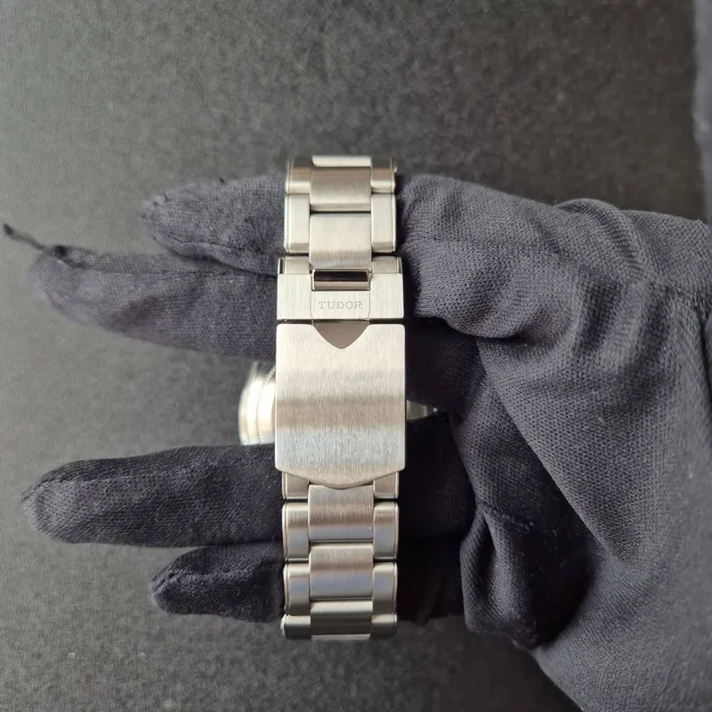 Thumb Black Bay GMT Stainless Steel / Black / Pepsi / Bracelet