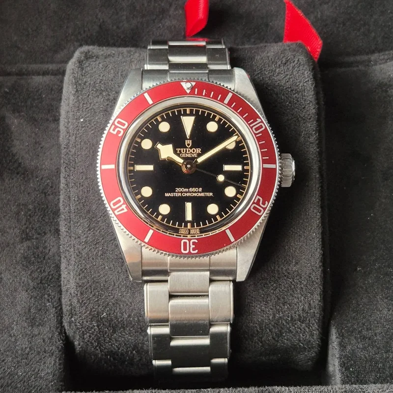 Black Bay Master Chronometer Stainless Steel - Burgundy / Black / Oyster