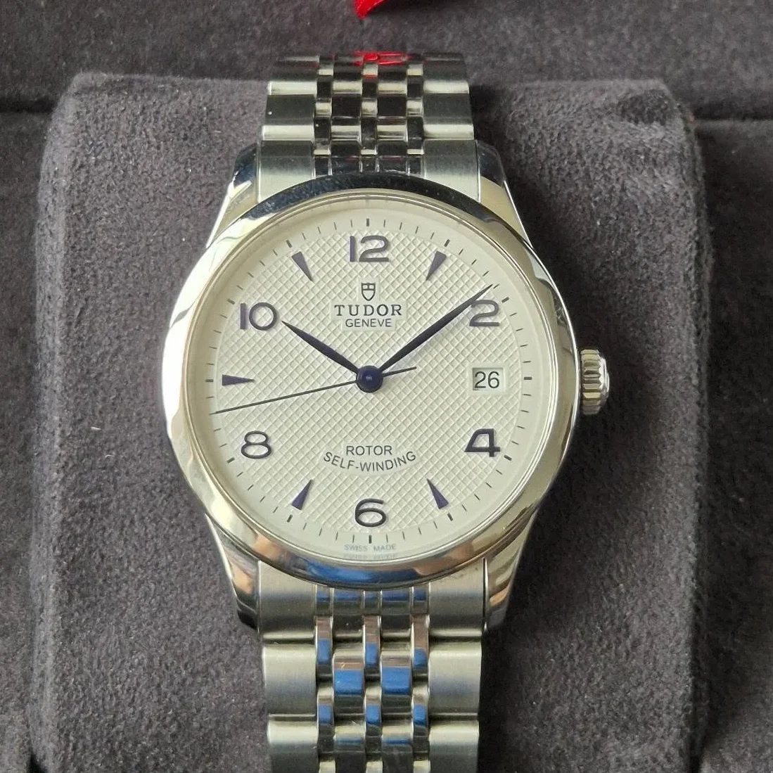 1926 36 Stainless Steel / Opaline