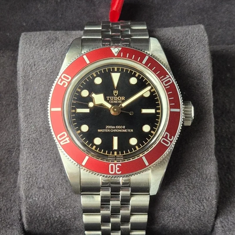 Black Bay Master Chronometer Stainless Steel - Burgundy / Black / Jubilee