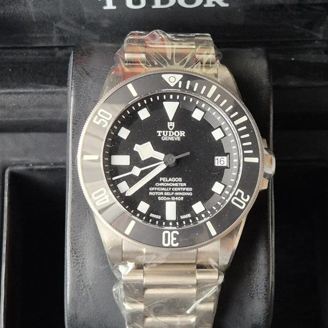 Pelagos Titanium / Black / Bracelet