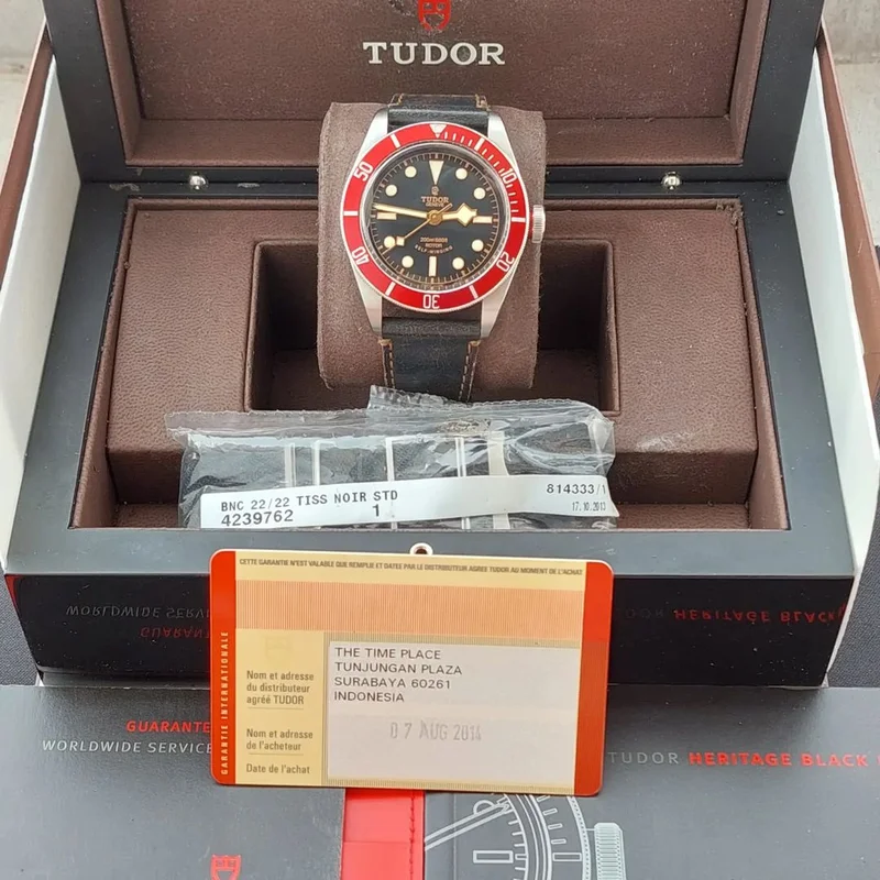 Thumb Black Bay Red / Strap