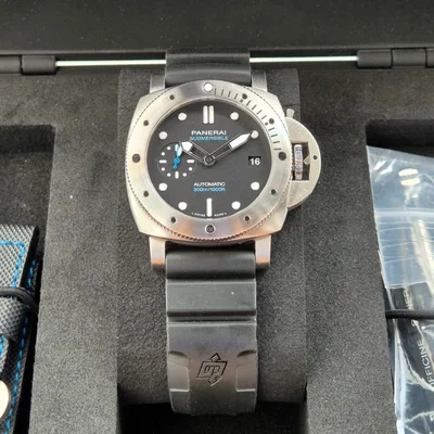 Luminor Submersible 42 3 Days Automatic Stainless Steel / Black