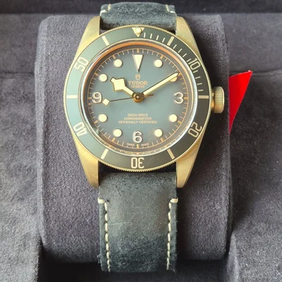 Heritage Black Bay Bronze / Slate / Leather