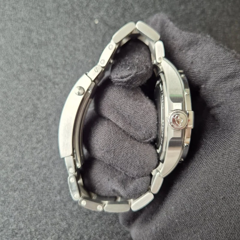 Thumb Pelagos Titanium / Black / Bracelet / LHD