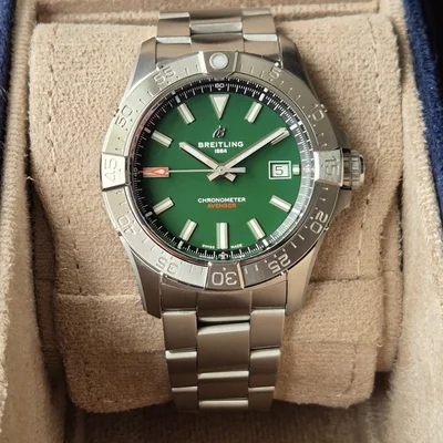 Avenger Automatic 42 / Green / Stainless Steel