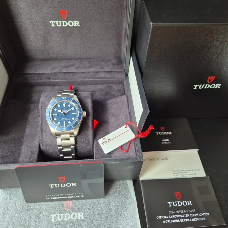 Thumb Black Bay Fifty-Eight Stainless Steel / Navy Blue / Bracelet