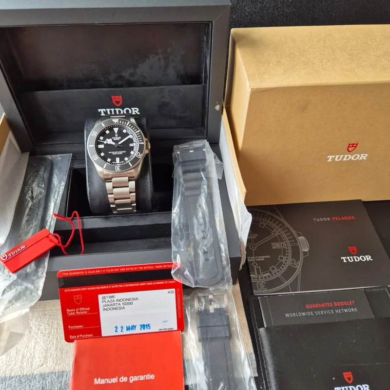 Thumb Pelagos Titanium / Black / Bracelet