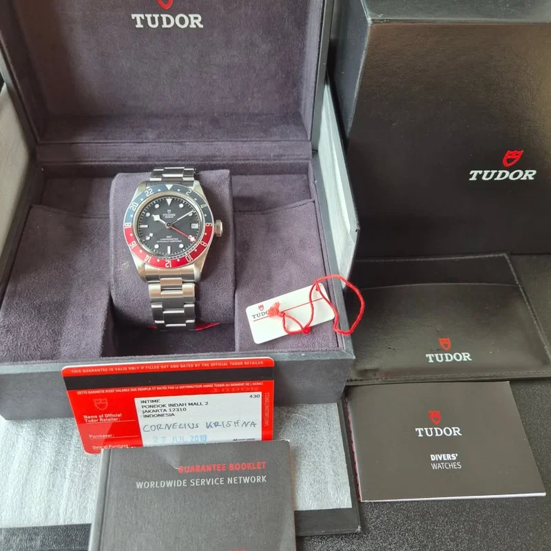 Thumb Black Bay GMT Stainless Steel / Black / Pepsi / Bracelet