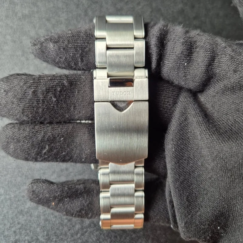 Thumb Black Bay GMT Stainless Steel / Black / Pepsi / Bracelet