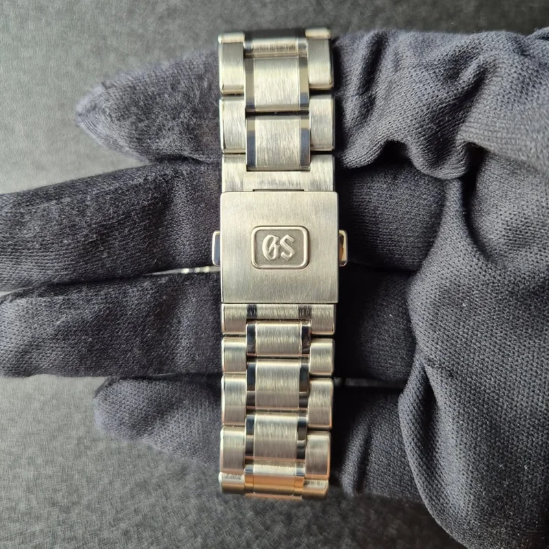 Thumb Quartz Titanium / Silver / Bracelet