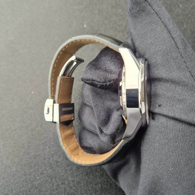 Thumb Calibre 16 41 Stainless Steel / Black / Alligator