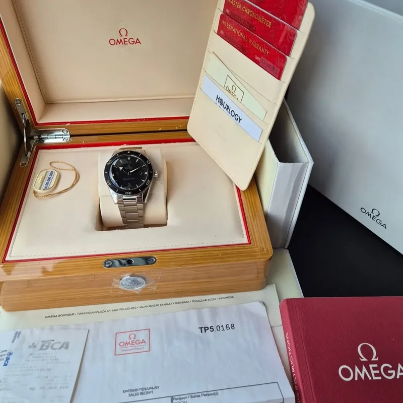 Thumb Seamaster 300 Master Chronometer Stainless Steel / Black / Bracelet