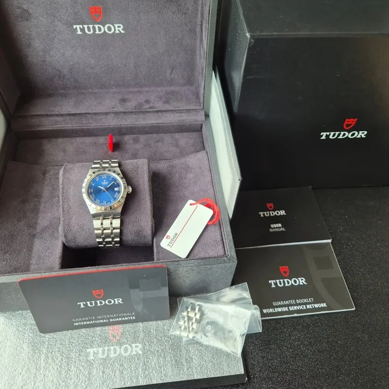 Thumb Royal Date 28 Stainless Steel / Blue - Roman