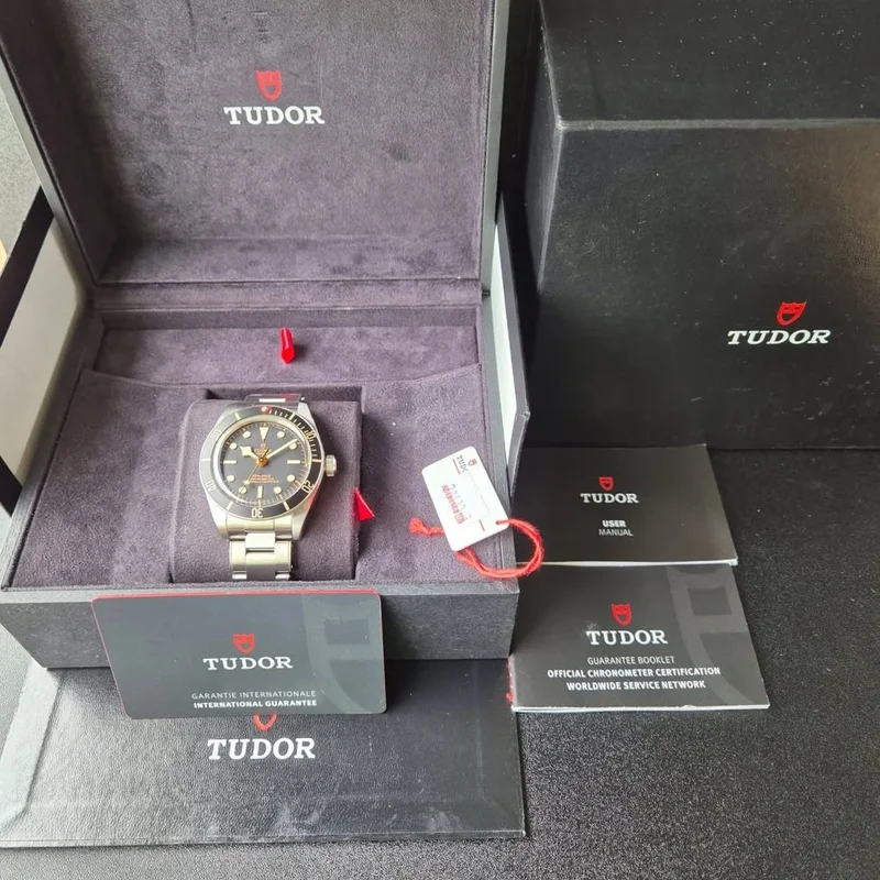 Thumb Black Bay Fifty-Eight Stainless Steel / Black / Bracelet