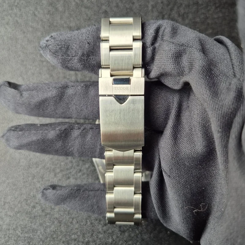 Thumb Black Bay Fifty-Eight Stainless Steel / Black / Bracelet