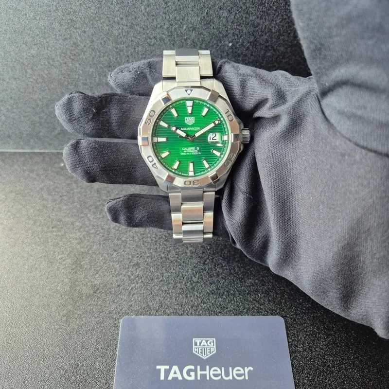 Thumb Aquaracer 300M Calibre 5 43 Stainless Steel / Green / Bracelet
